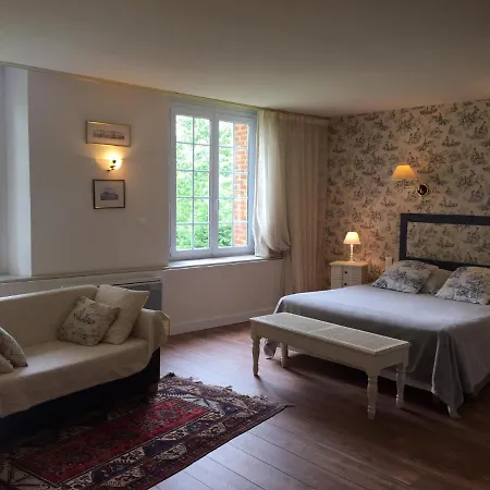 D'hotes & La Chatellenie Bed & Breakfast