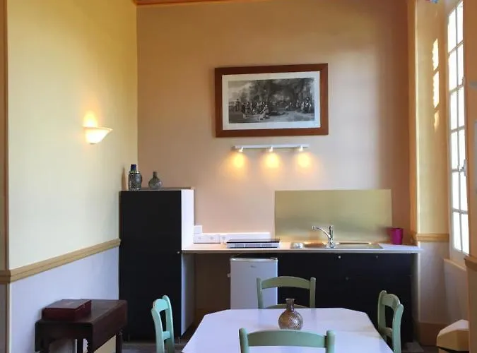 D'hotes & La Chatellenie Bed & Breakfast 3*