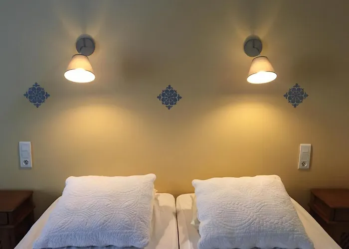 D'hotes & La Chatellenie Bed & Breakfast 3*